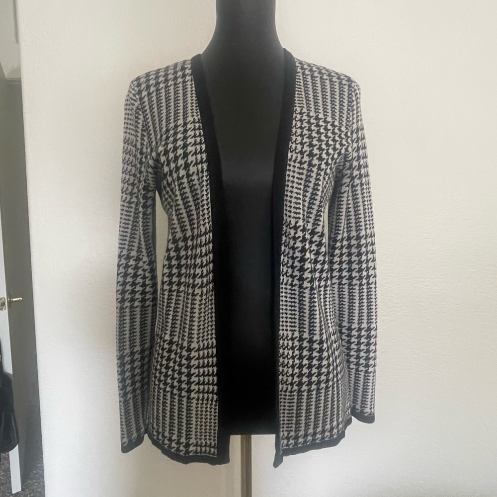 Croft & Barrow Black and White Knit Sweater